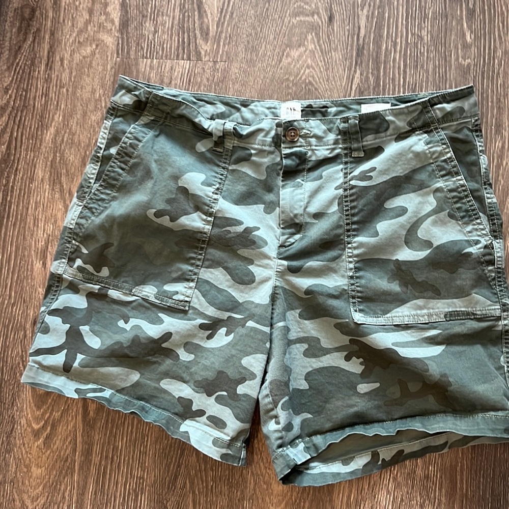 Gap Girlfriend Khaki Shorts Size 14